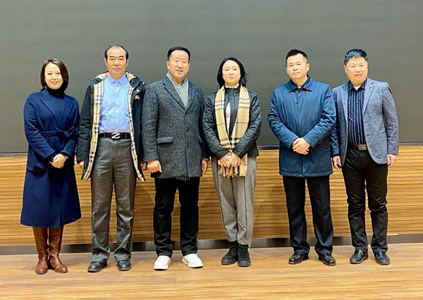 錦州市政協(xié)副主席、工商聯(lián)主席王秀錦蒞臨濱海電商基地考察調(diào)研