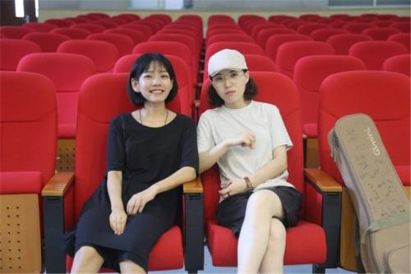 房東的貓王心怡是誰(shuí) 王心怡個(gè)人簡(jiǎn)歷和微博，王心怡吳佩玲是情侶關(guān)系嗎 